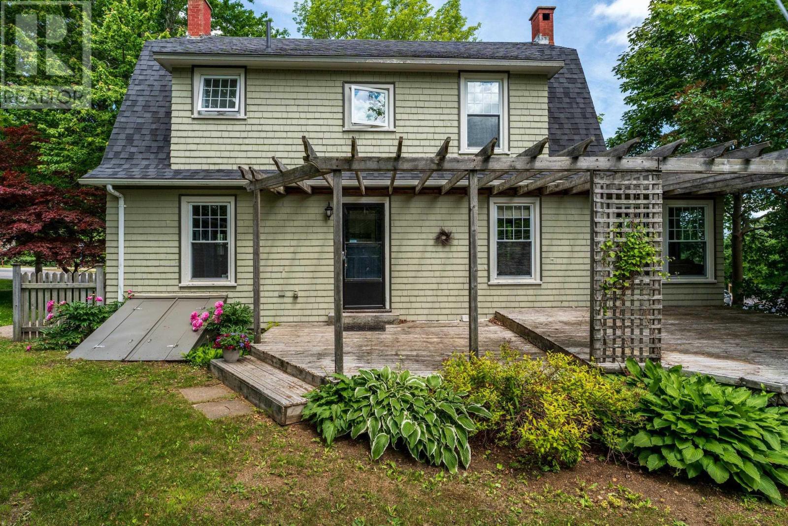 5 Warwick Street - 5