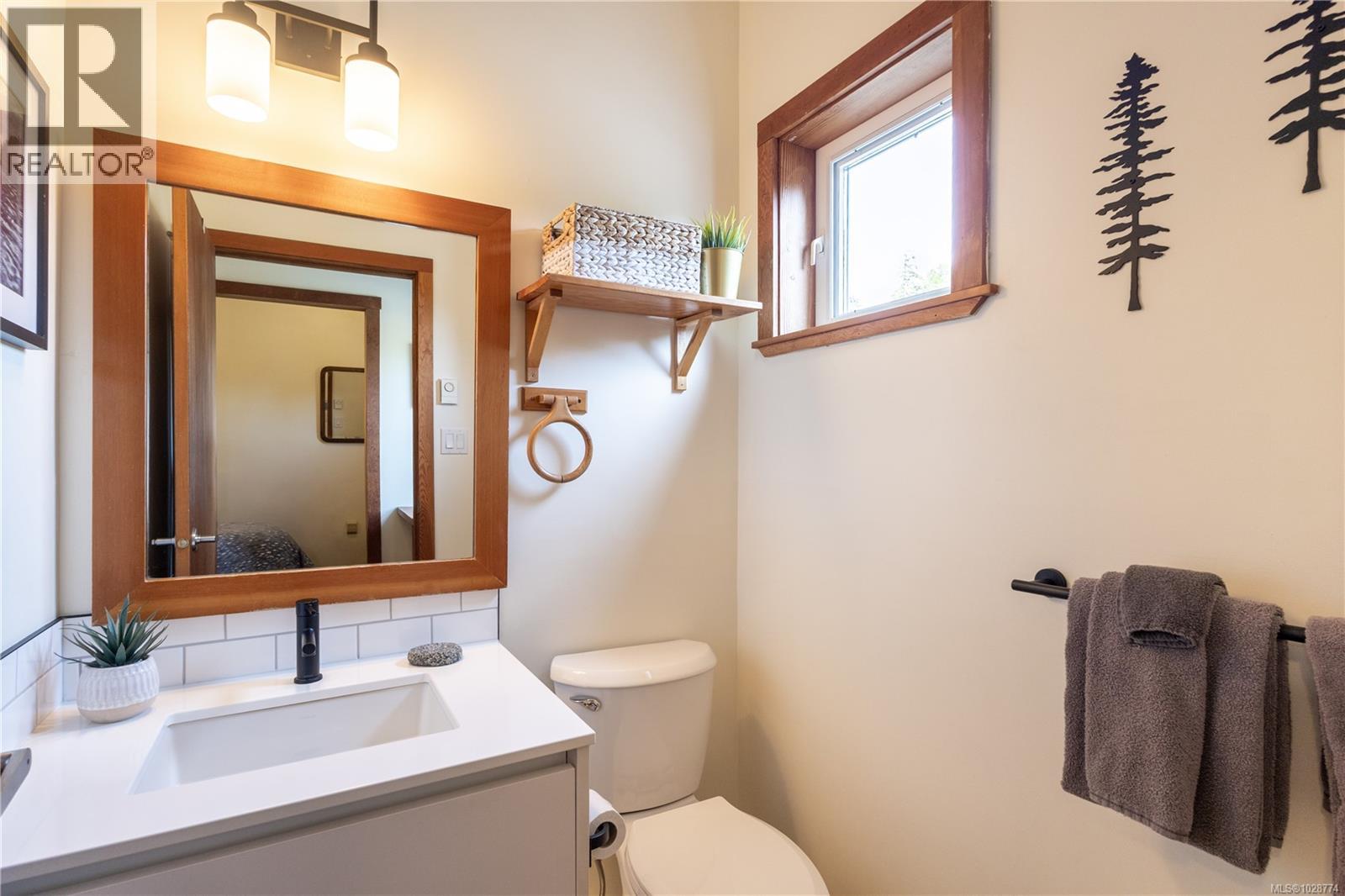 3 1002 Peninsula Rd, Ucluelet