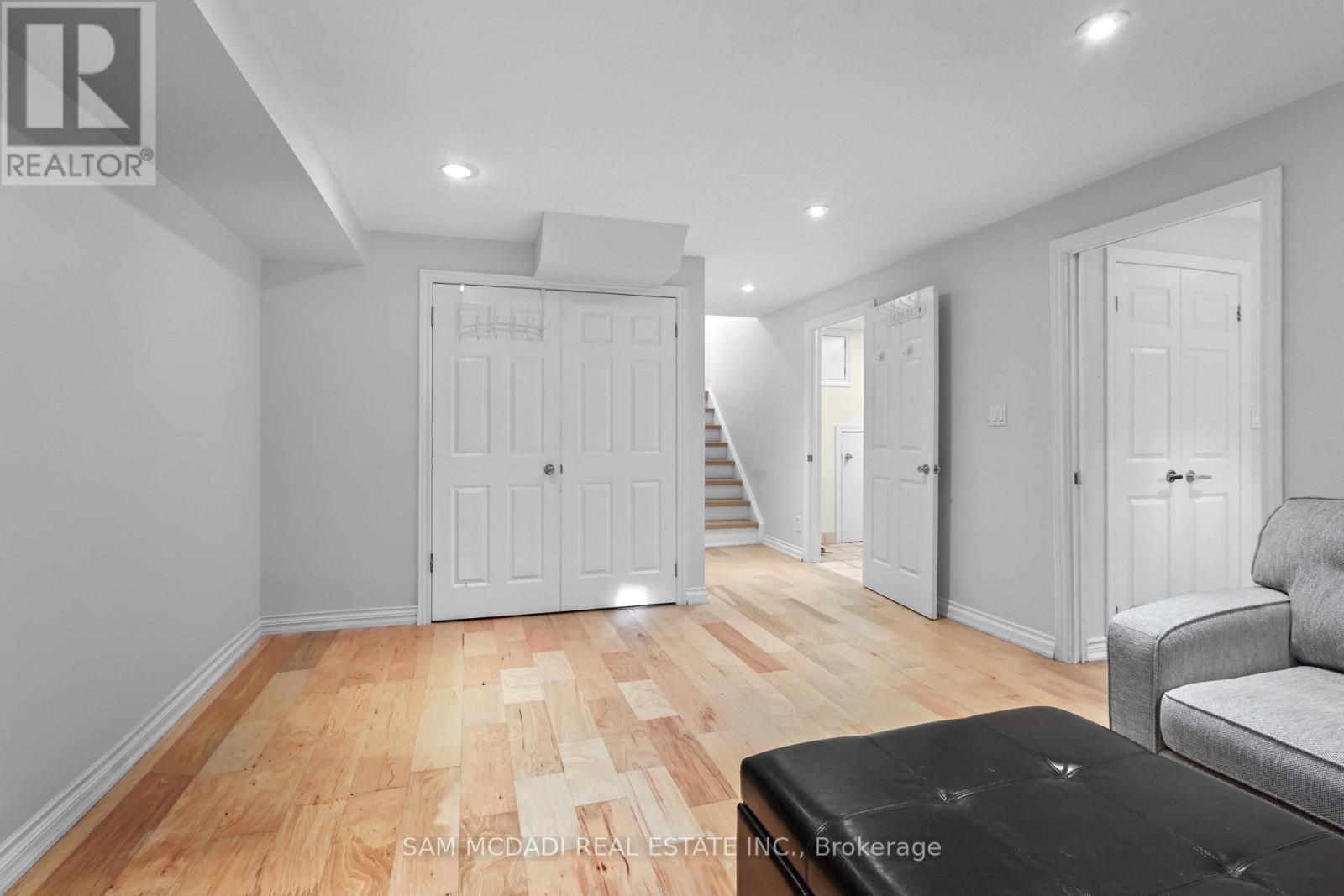 38 KENNINGHALL BOULEVARD - Image 34