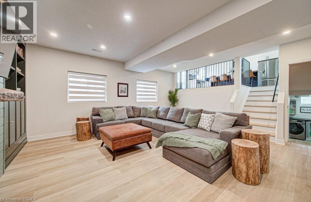 22 LONG Lane - Image 22
