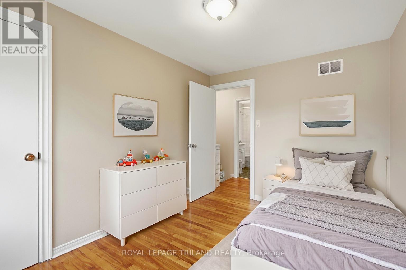 364 FLANDERS ROW - 16