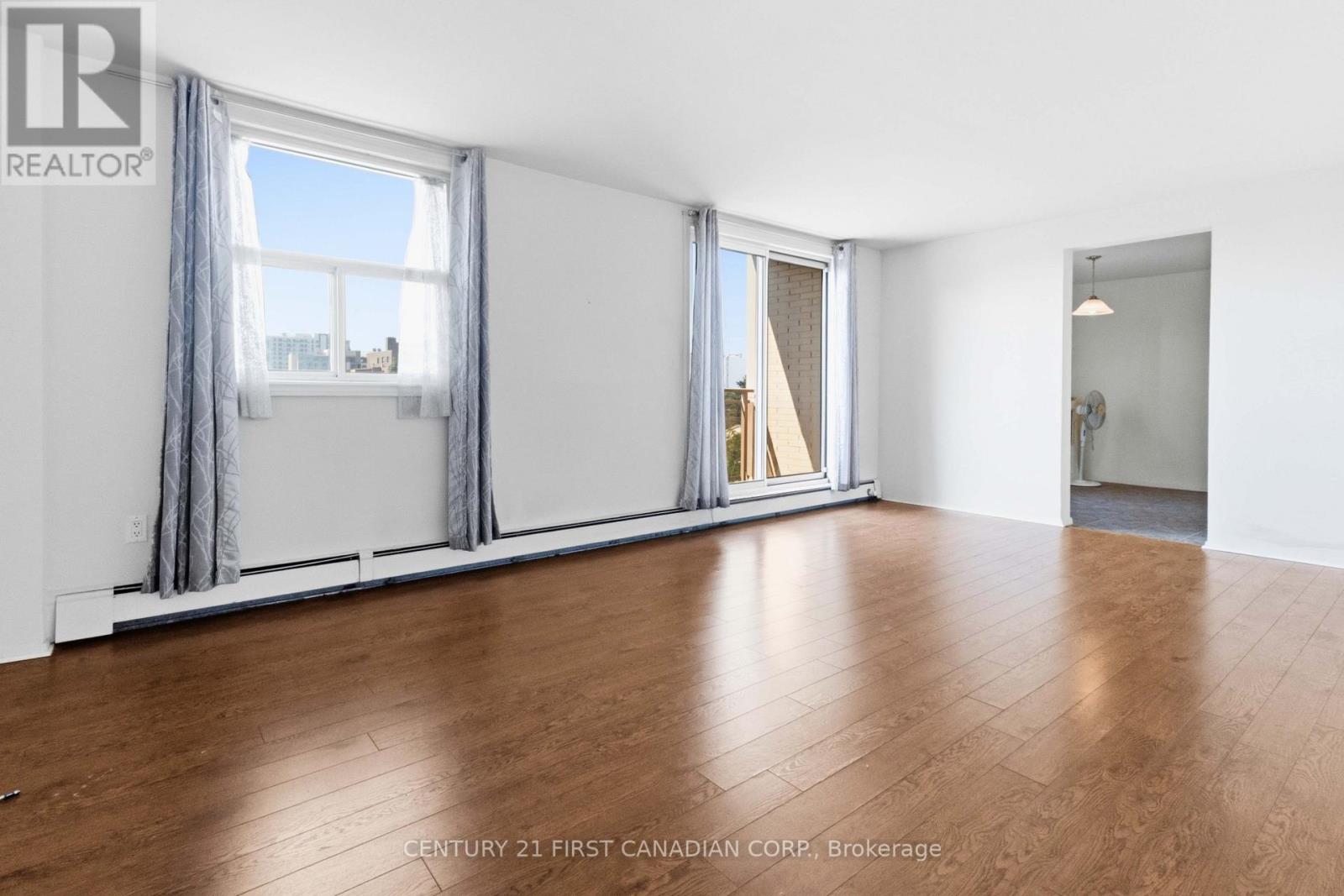 #707 931 WONDERLAND ROAD - Image 12
