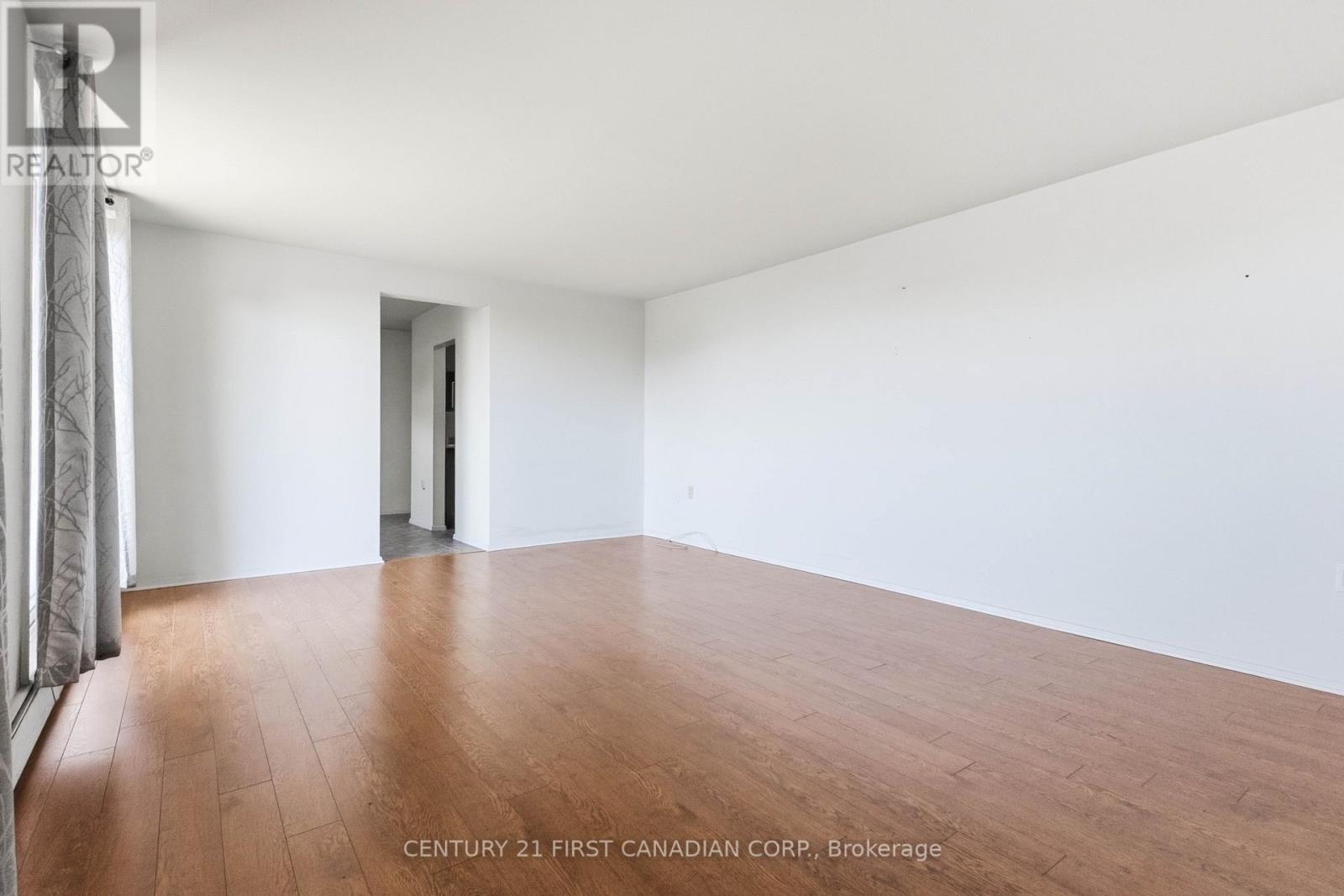 #707 931 WONDERLAND ROAD - Image 13