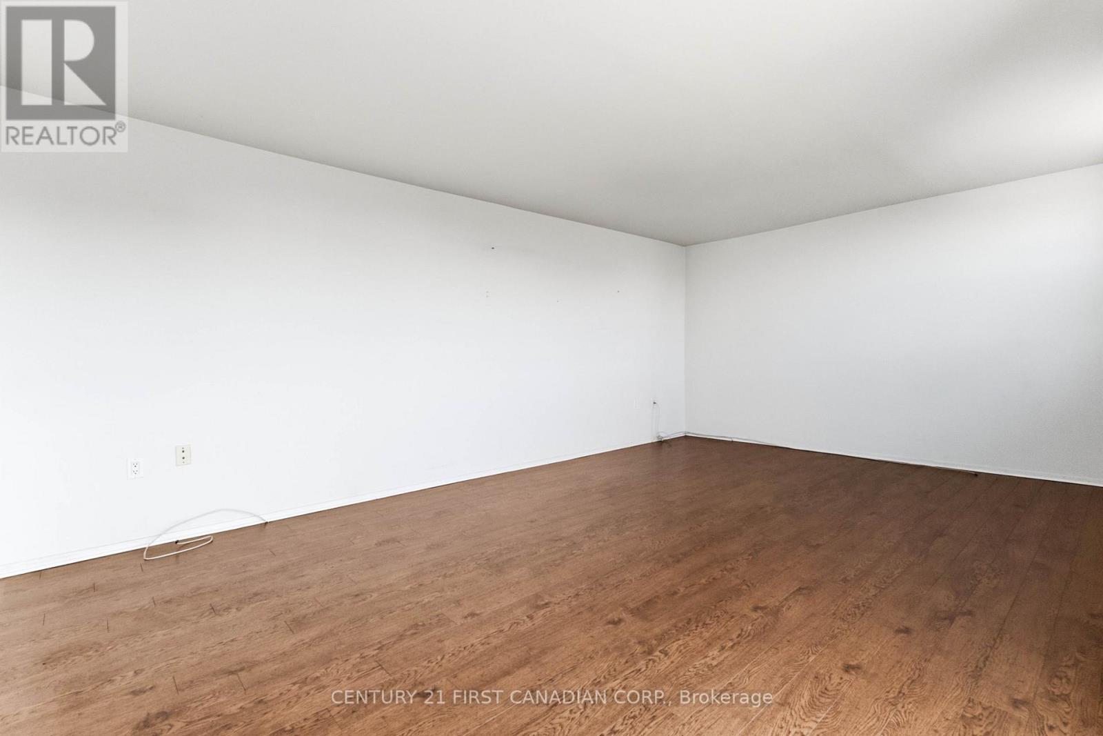#707 931 WONDERLAND ROAD - Image 14