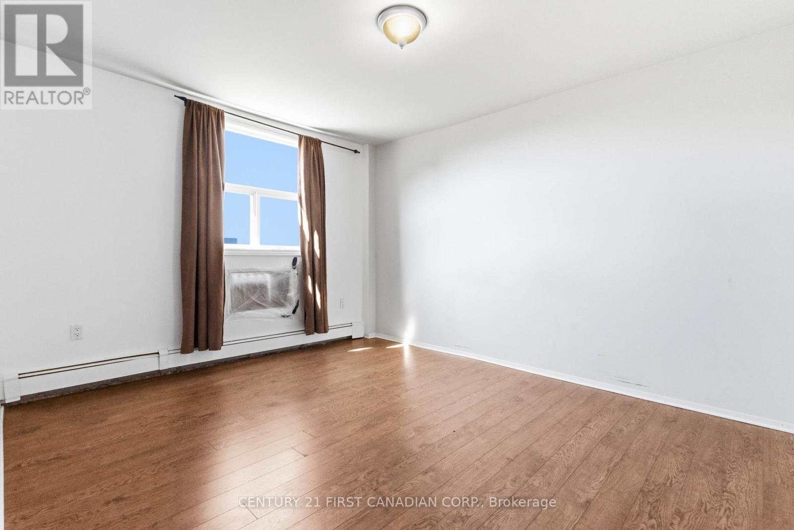 #707 931 WONDERLAND ROAD - Image 15