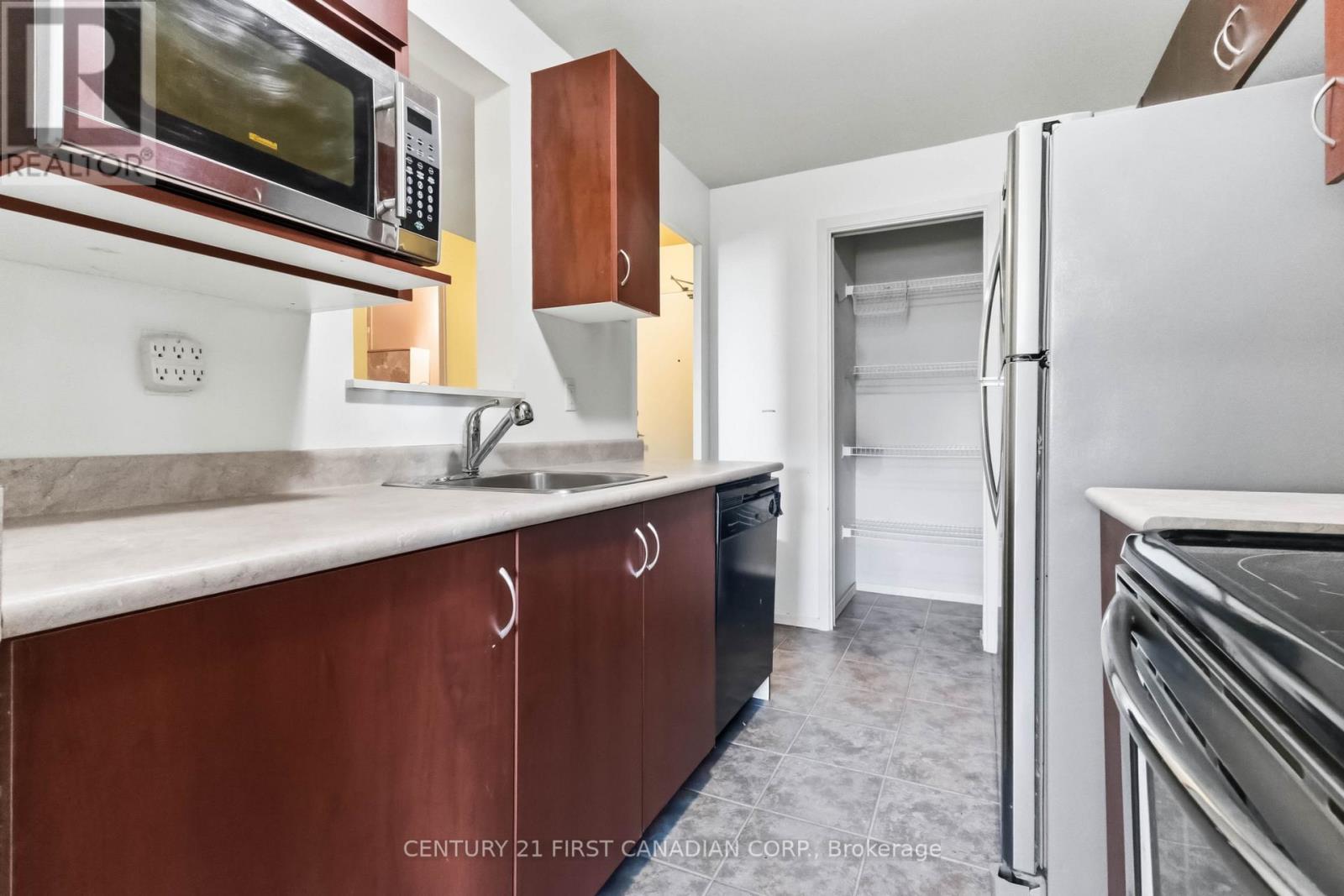#707 931 WONDERLAND ROAD - Image 22