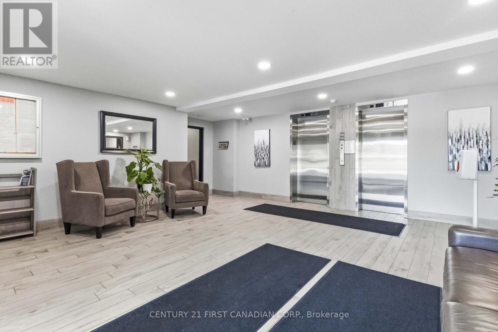 #707 931 WONDERLAND ROAD - Image 4