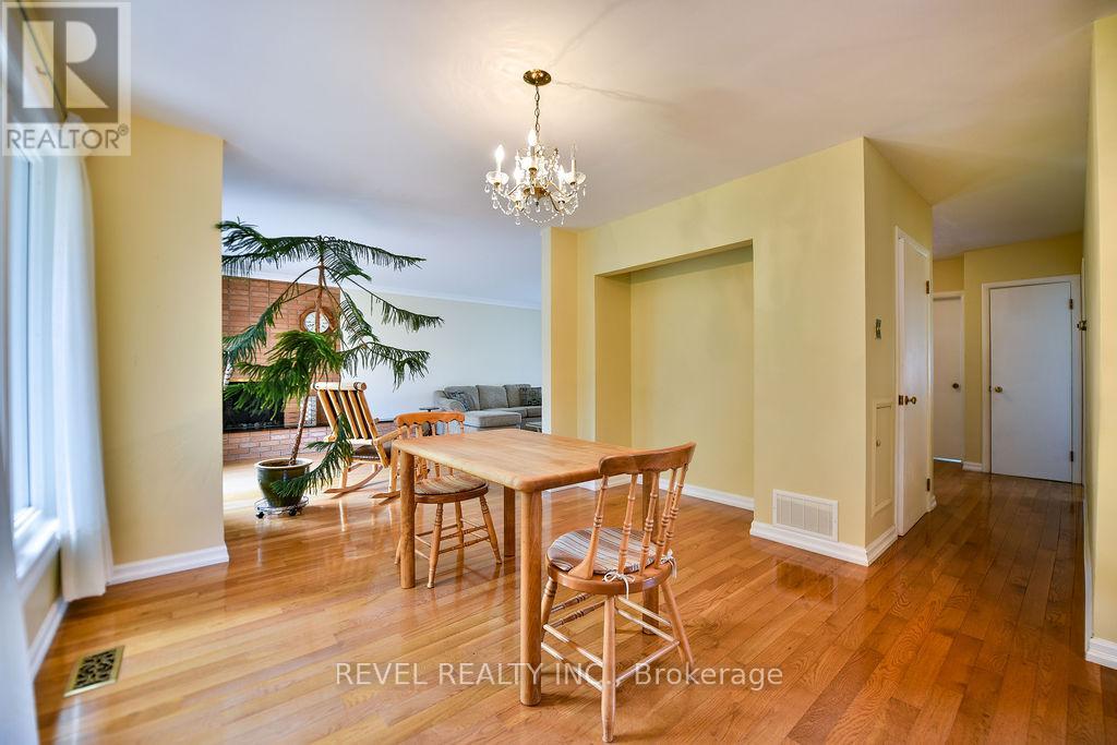 624 CEDAR STREET N - 12
