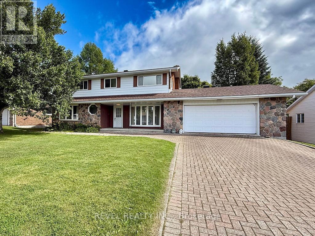 624 CEDAR STREET N - 2