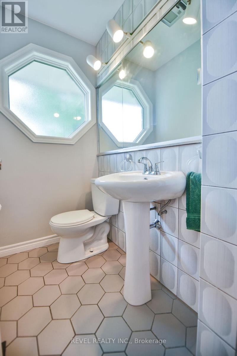 624 CEDAR STREET N - 33