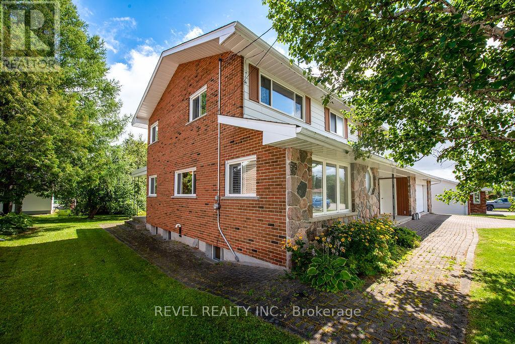 624 CEDAR STREET N - 4