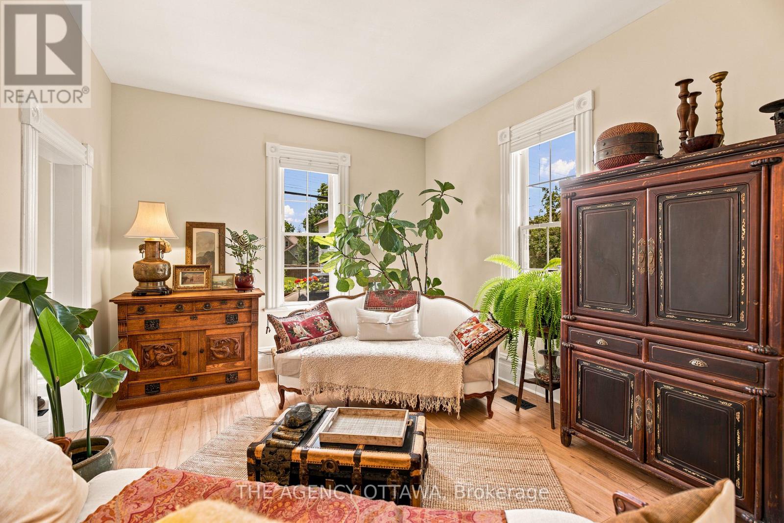 #A & B 33 NAPOLEON STREET - 12