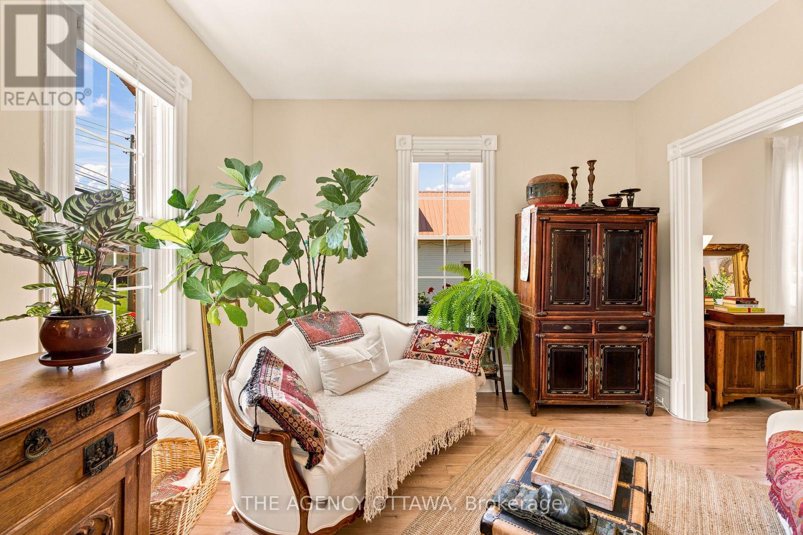 #A & B 33 NAPOLEON STREET - 15