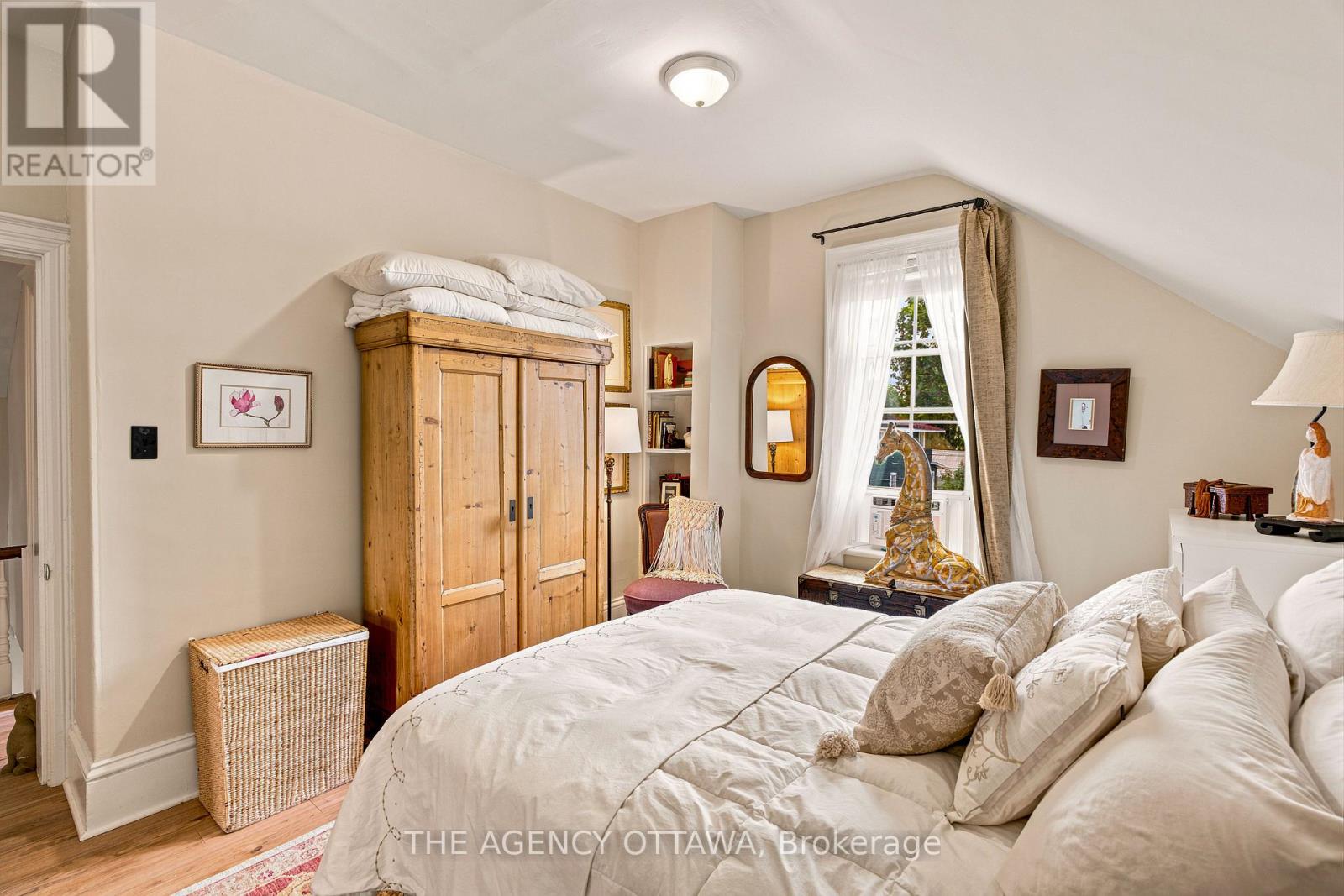 #A & B 33 NAPOLEON STREET - 22