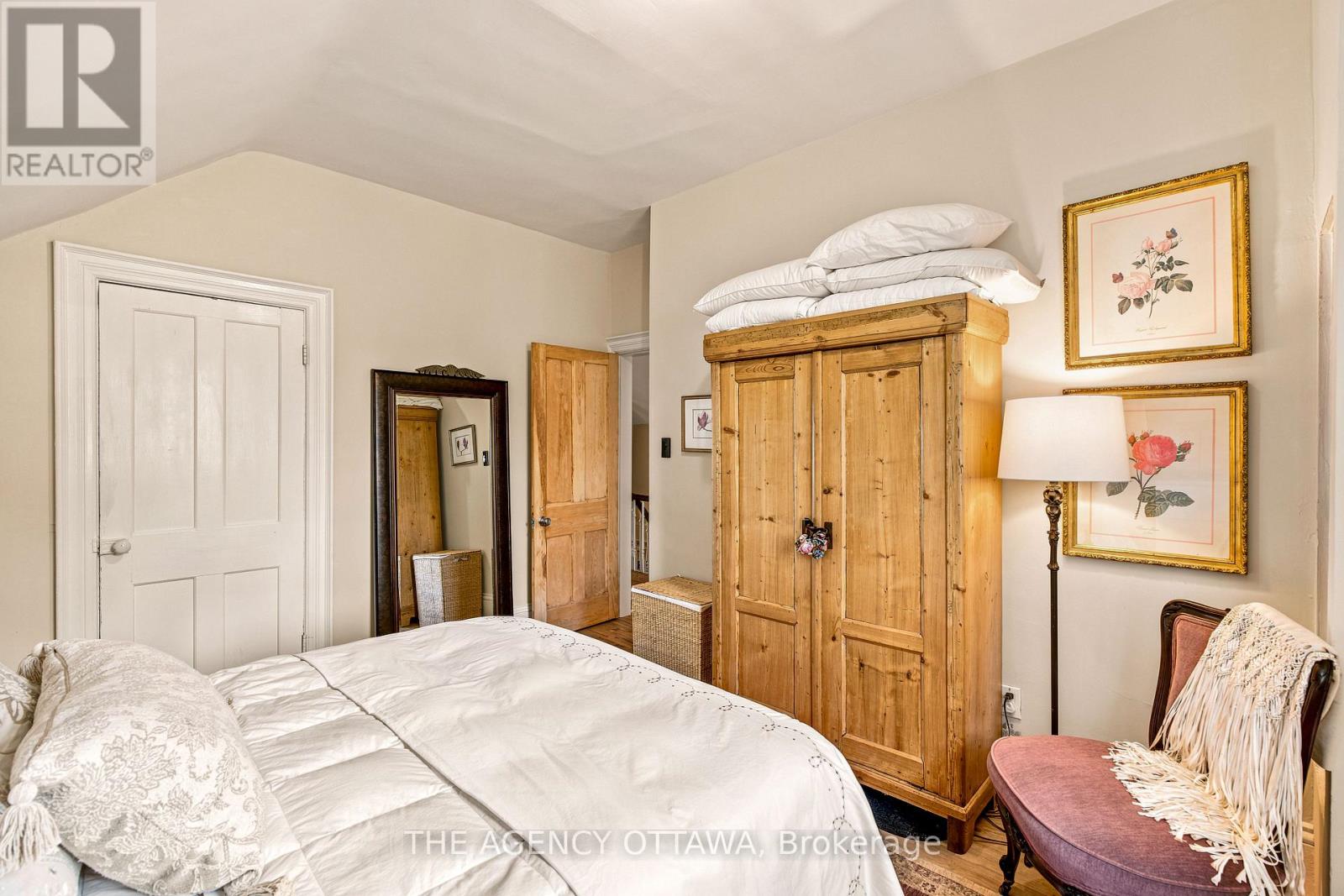 #A & B 33 NAPOLEON STREET - 23