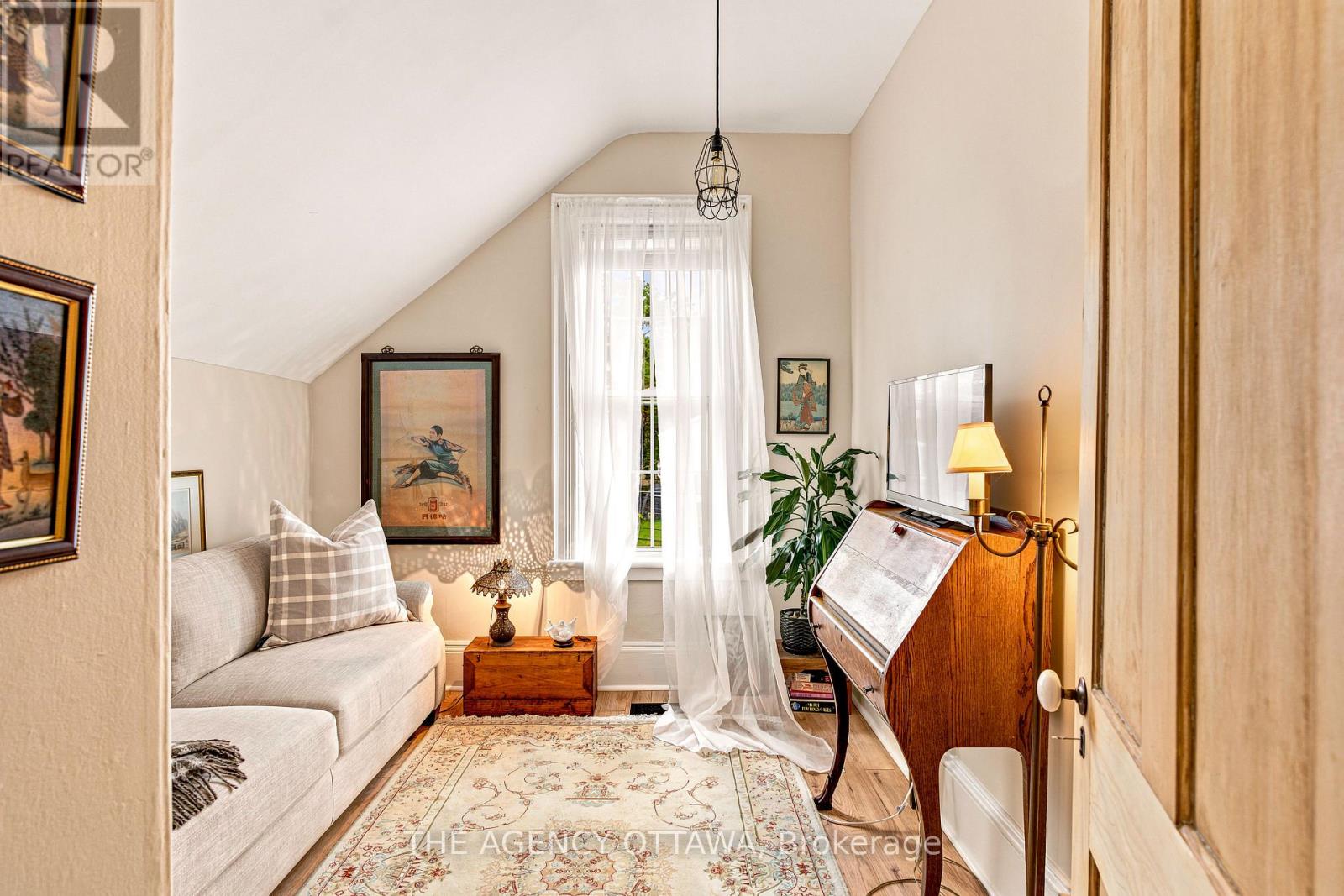 #A & B 33 NAPOLEON STREET - 24