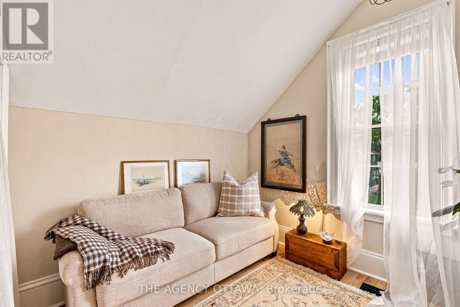 #A & B 33 NAPOLEON STREET - 25