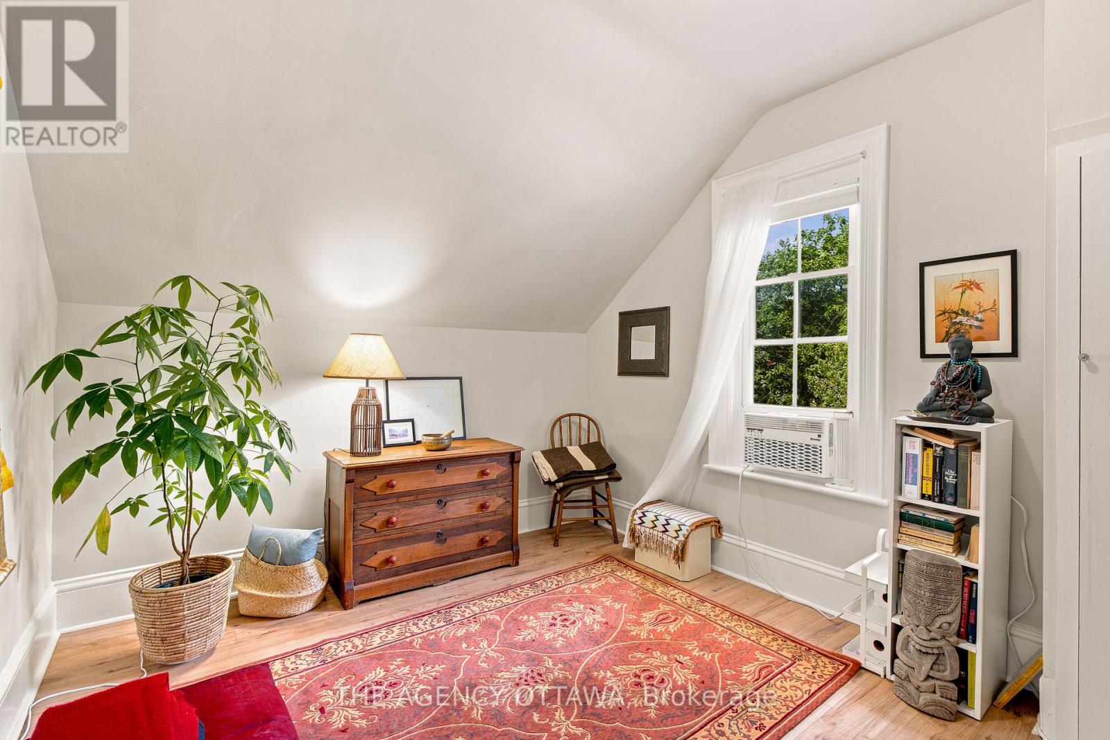 #A & B 33 NAPOLEON STREET - 28