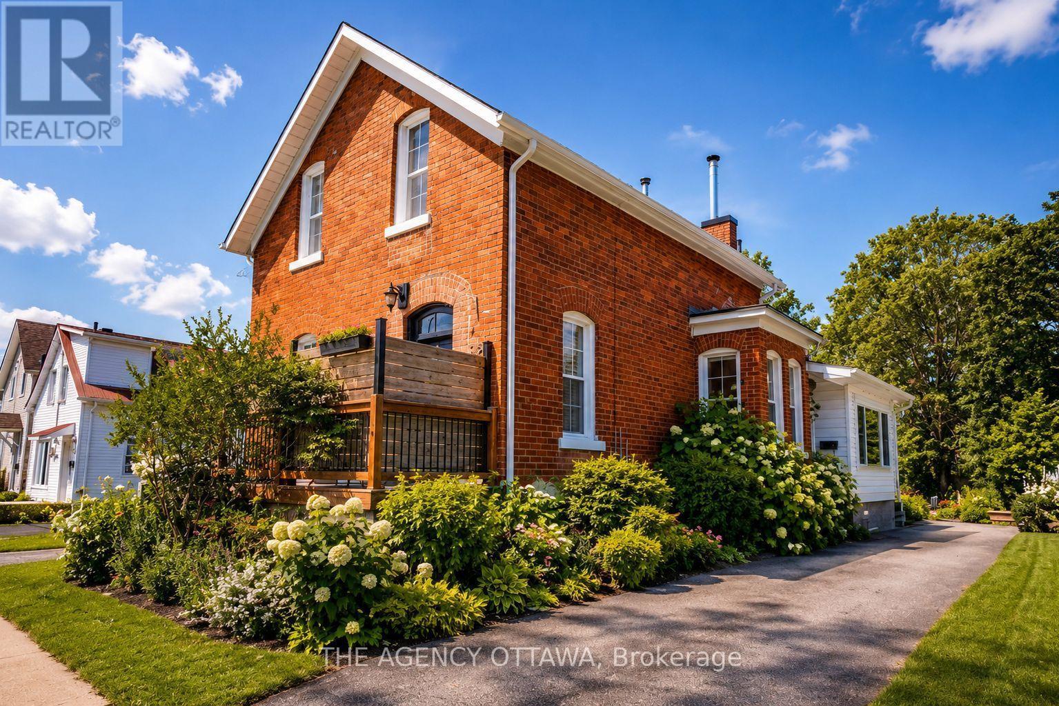 #A & B 33 NAPOLEON STREET - 42