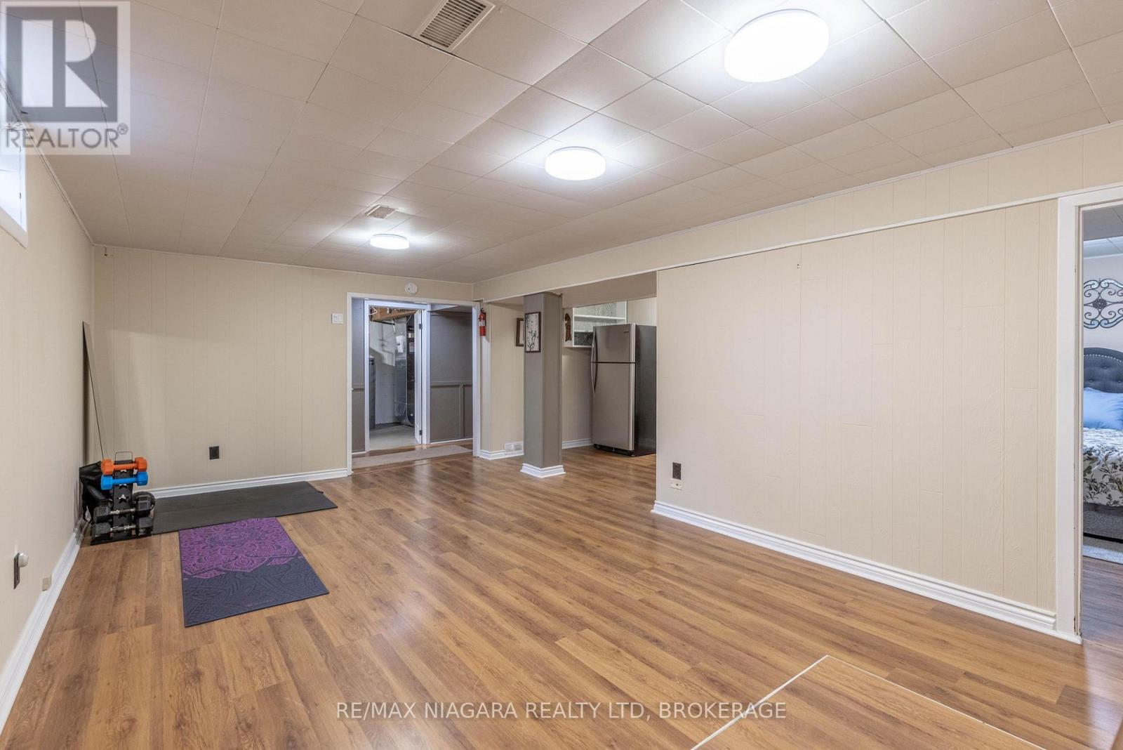 6555 DOREEN DRIVE - 18