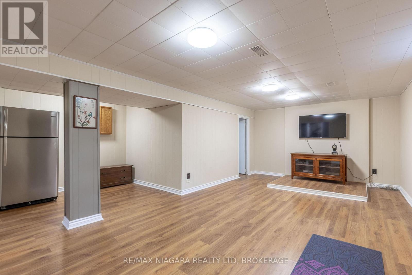6555 DOREEN DRIVE - 19