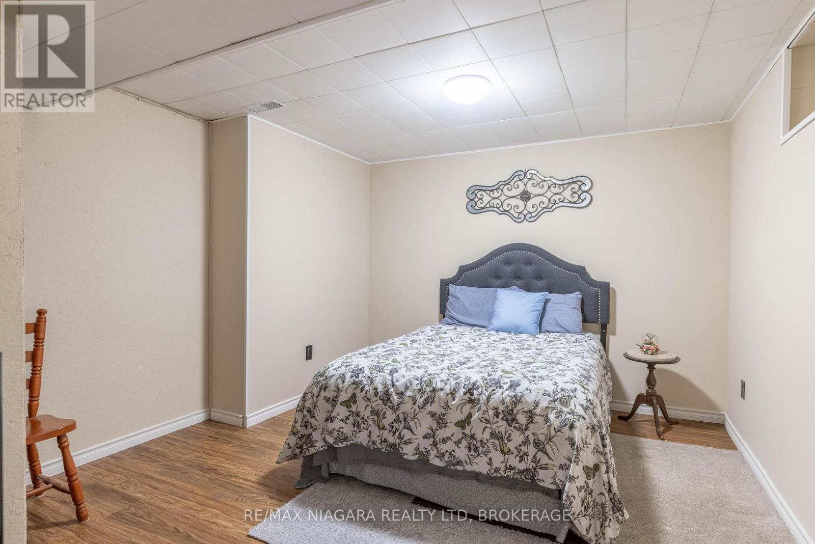 6555 DOREEN DRIVE - 20
