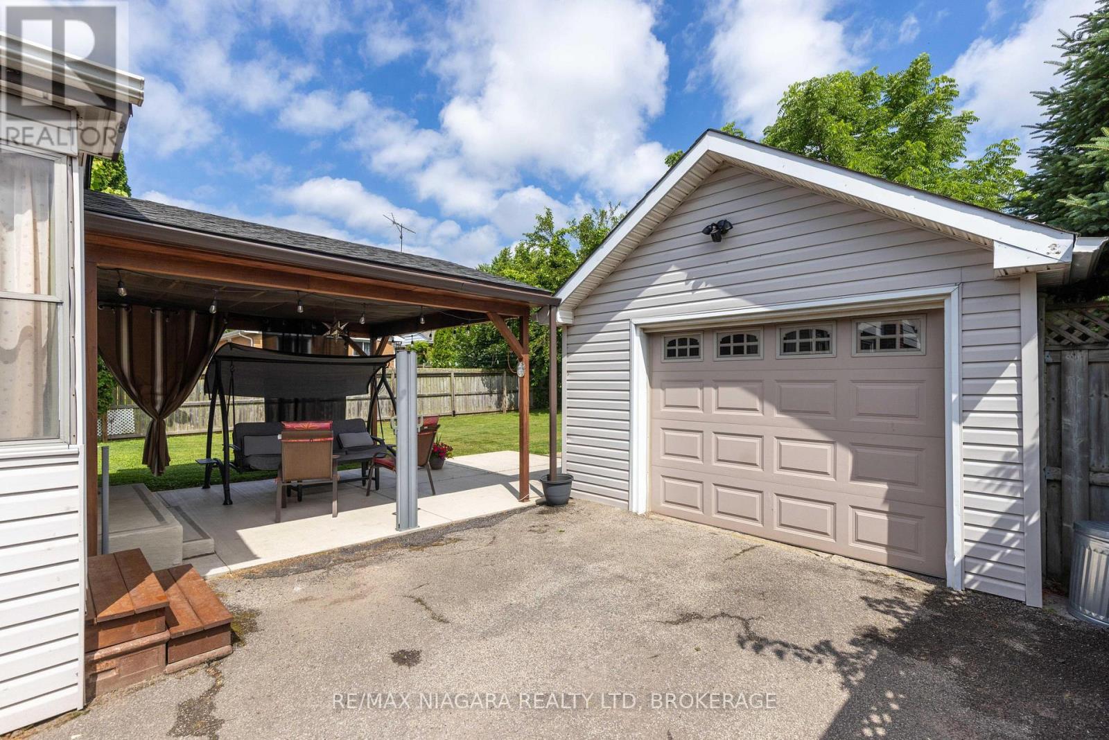6555 DOREEN DRIVE - 23