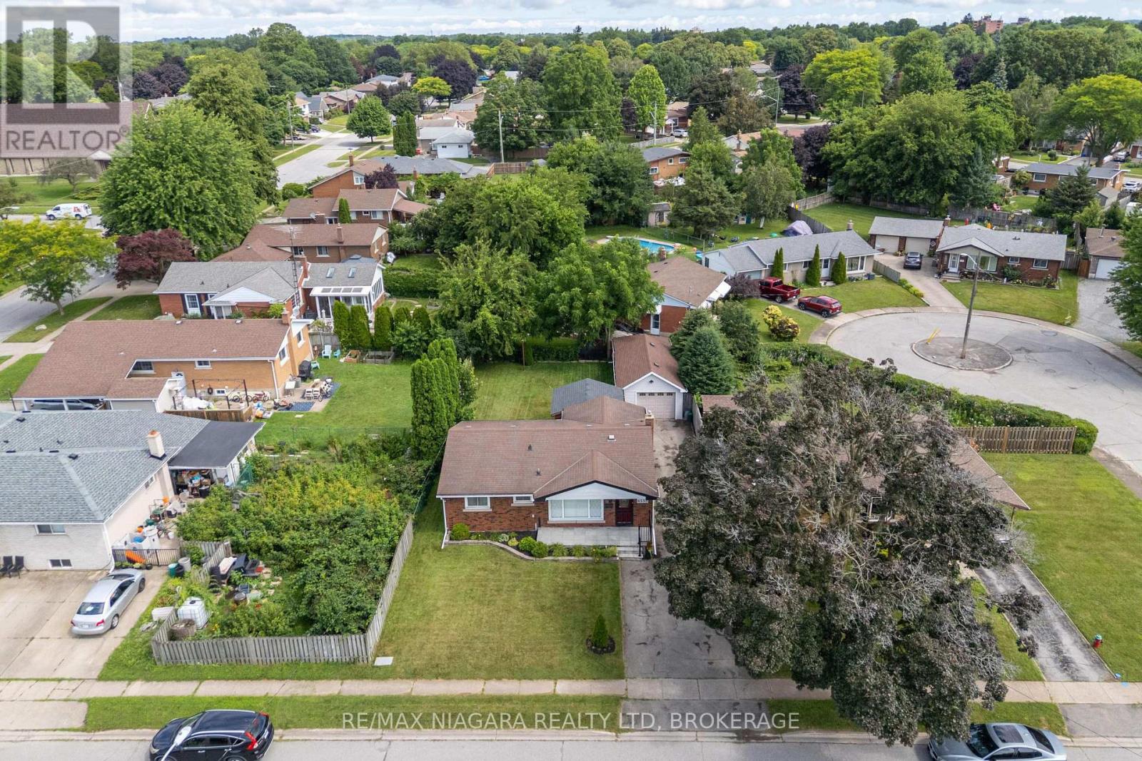 6555 DOREEN DRIVE - 25