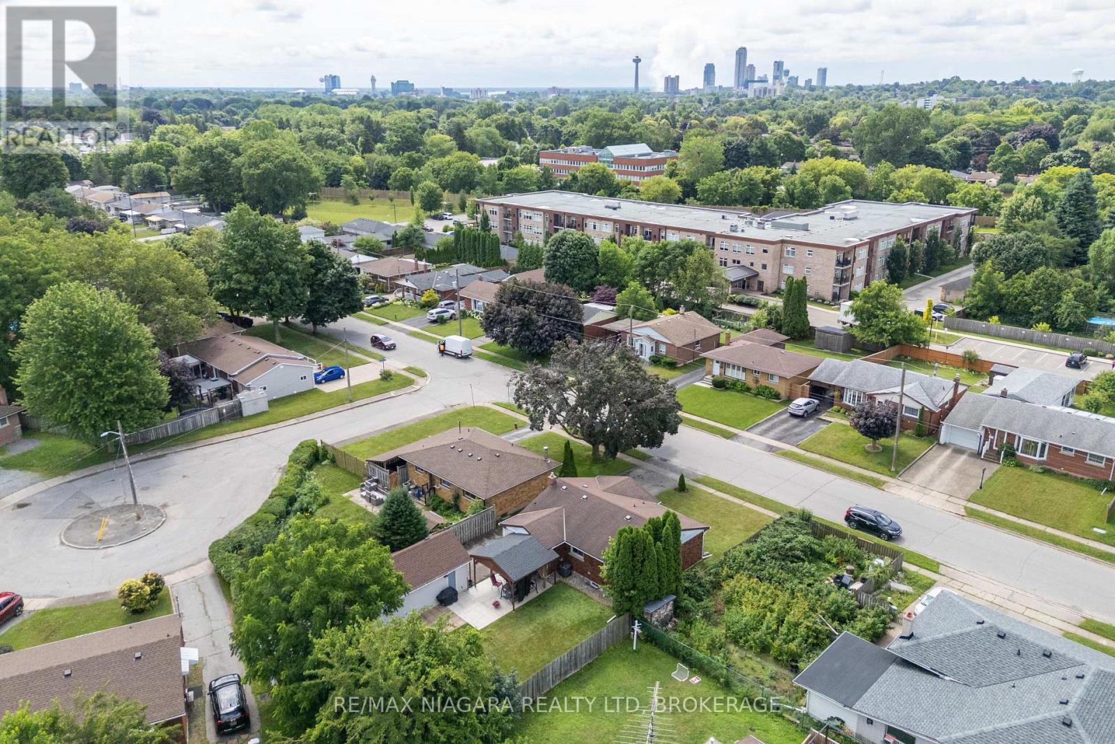 6555 DOREEN DRIVE - 26