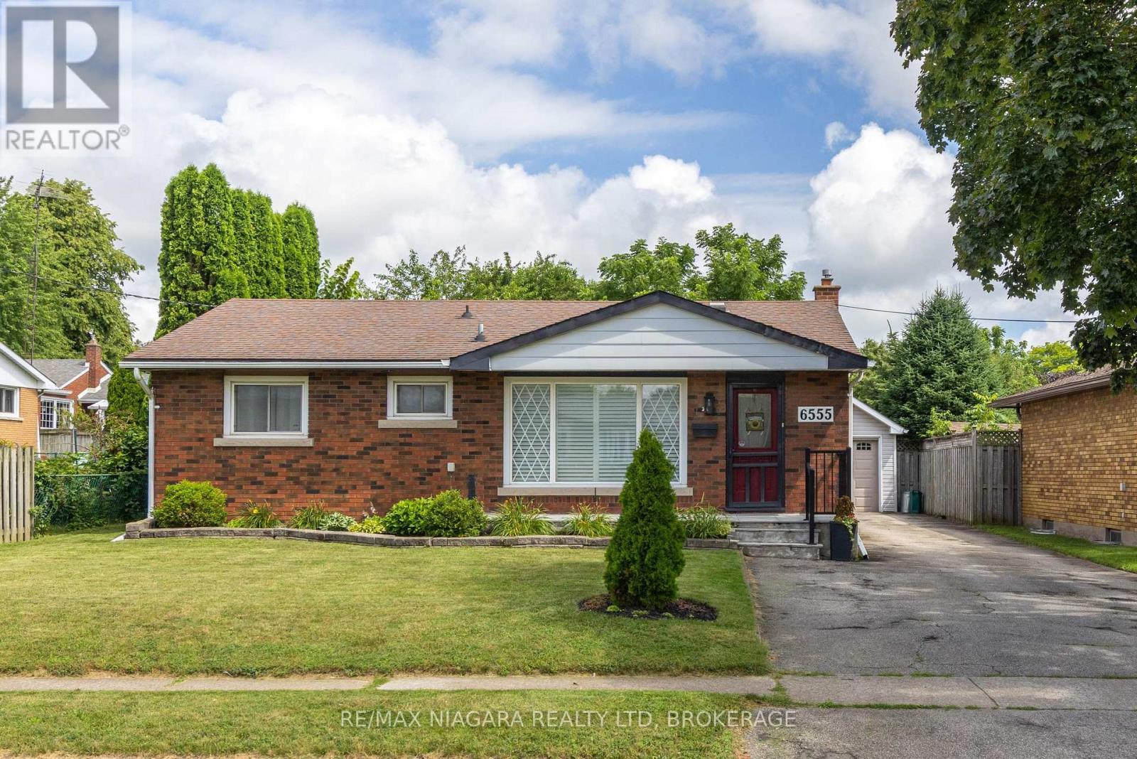 6555 DOREEN DRIVE - 29
