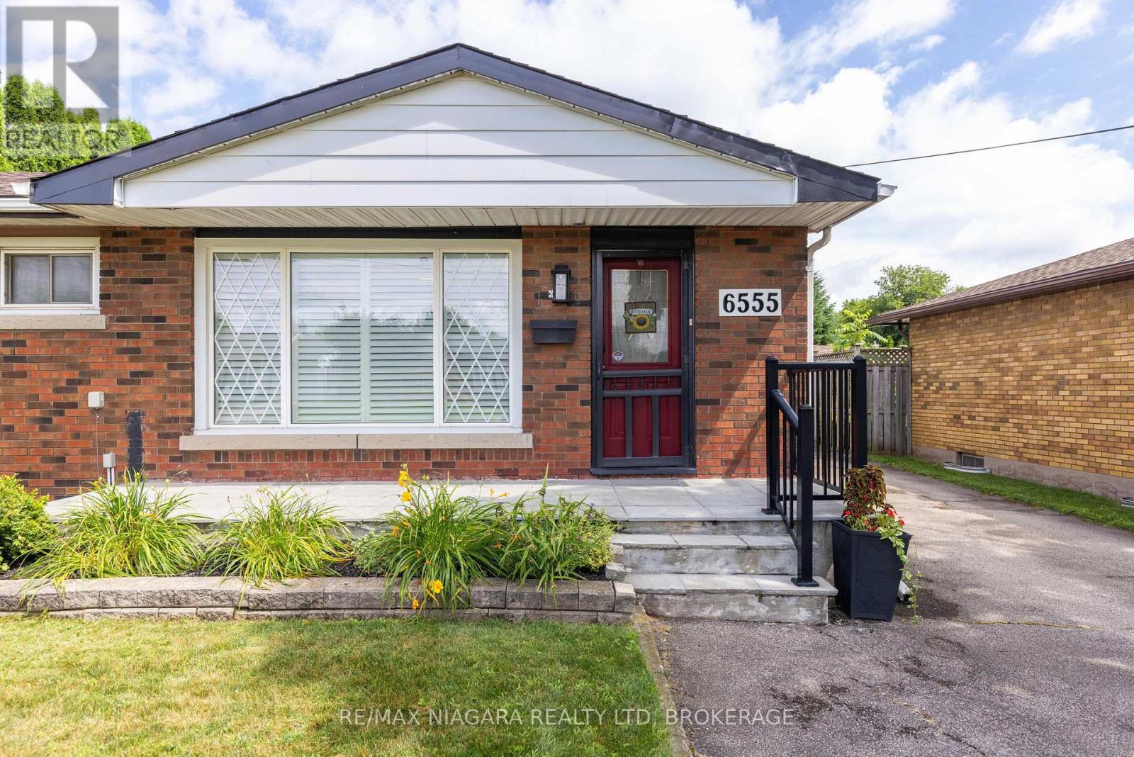 6555 DOREEN DRIVE - 31