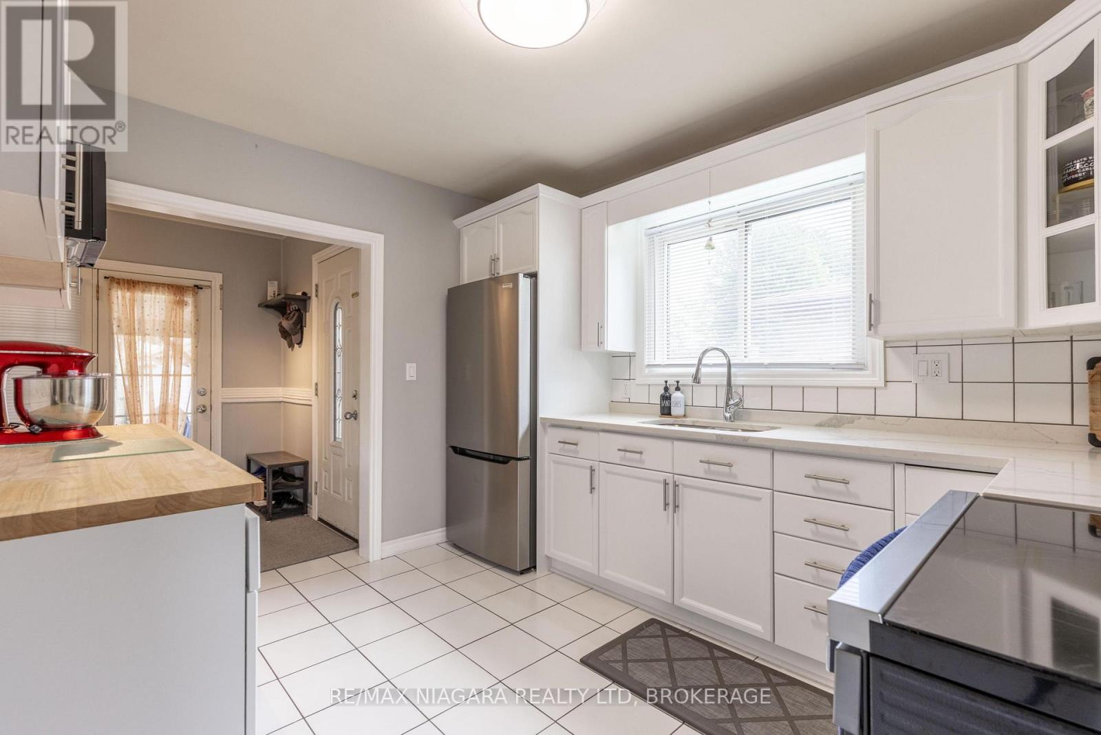6555 DOREEN DRIVE - 7