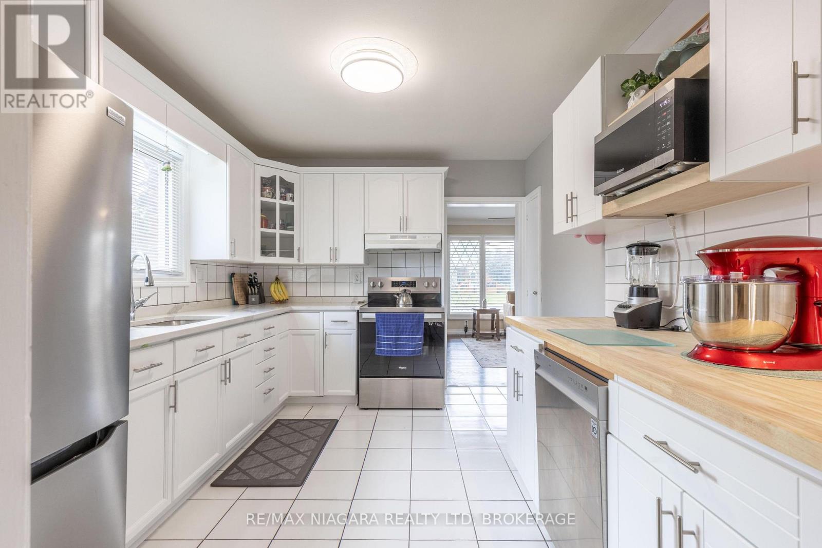 6555 DOREEN DRIVE - 9