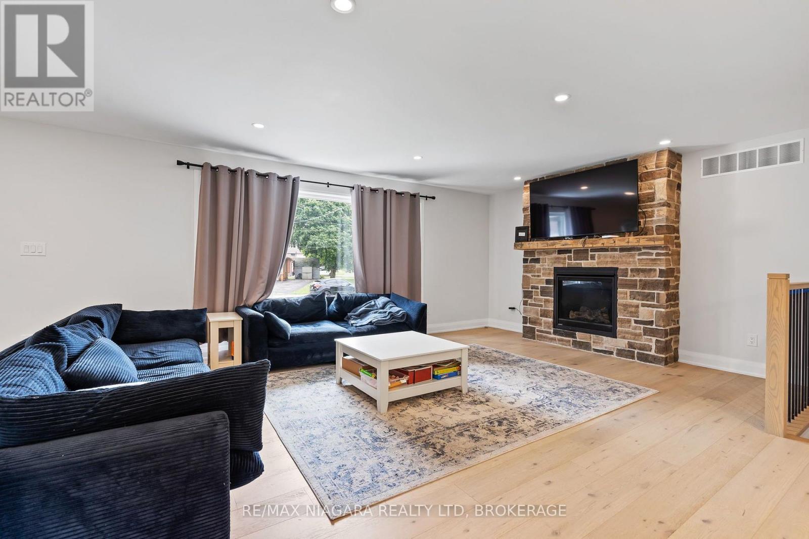 22 GEORGE STREET - 5