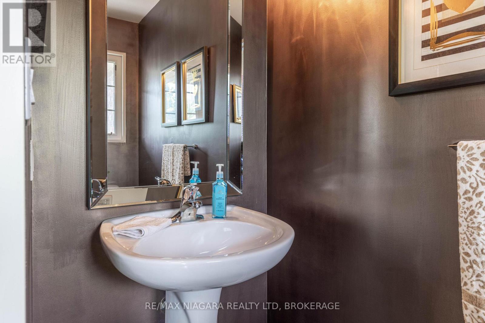8625 UPPER CANADA DRIVE - 12