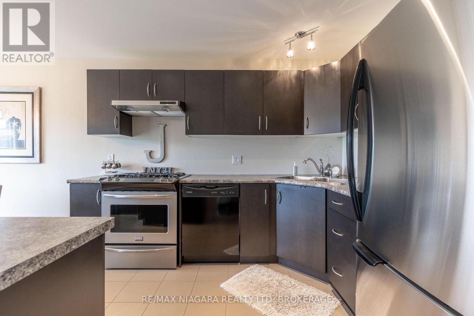 8625 UPPER CANADA DRIVE - 8