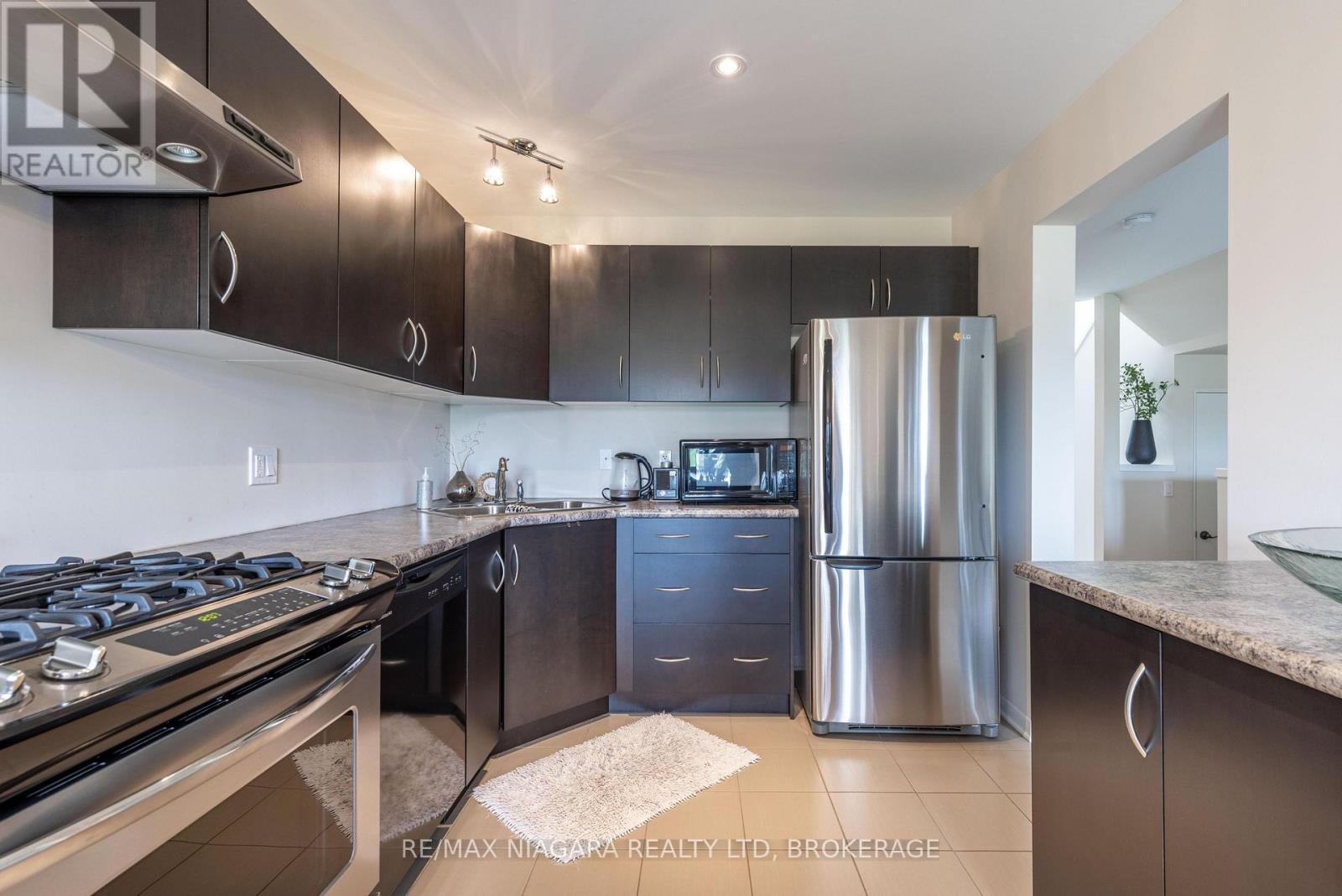 8625 UPPER CANADA DRIVE - 9