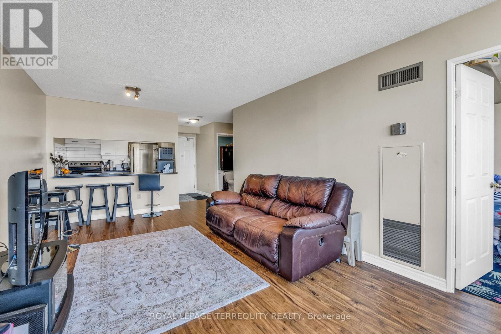 #1512 250 WEBB DRIVE - 18