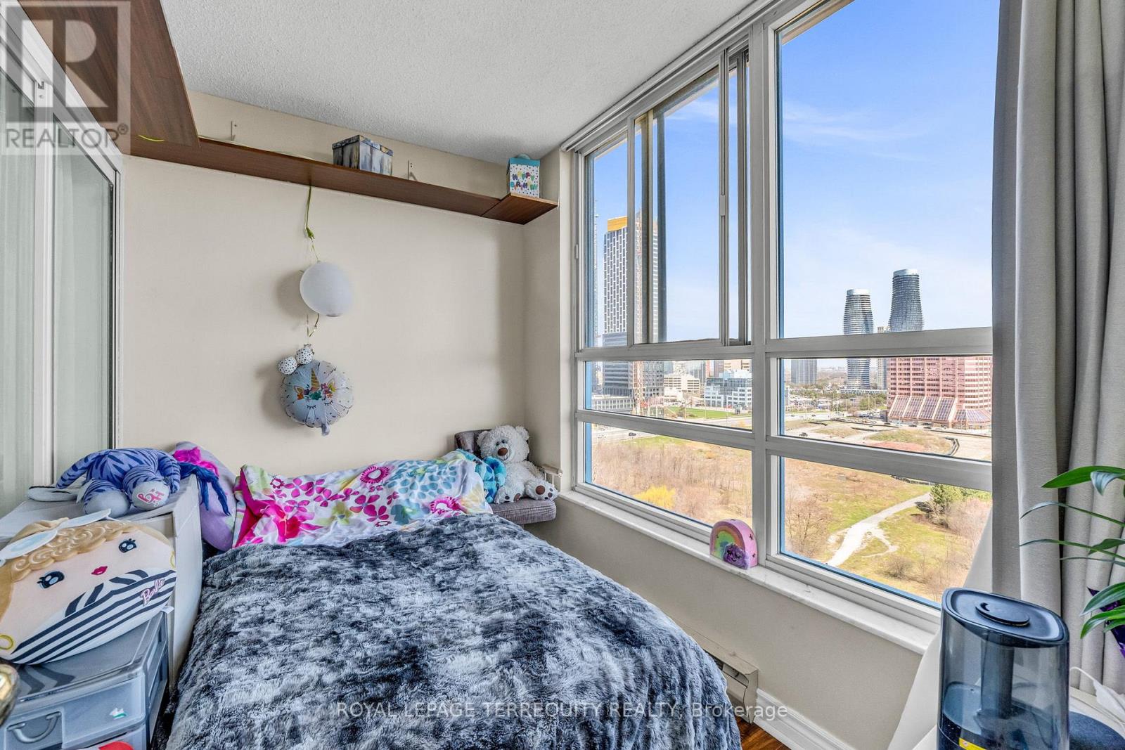 #1512 250 WEBB DRIVE - 22
