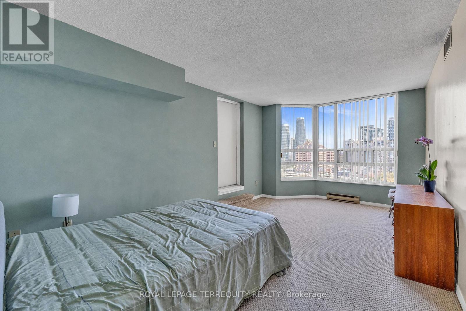 #1512 250 WEBB DRIVE - 28