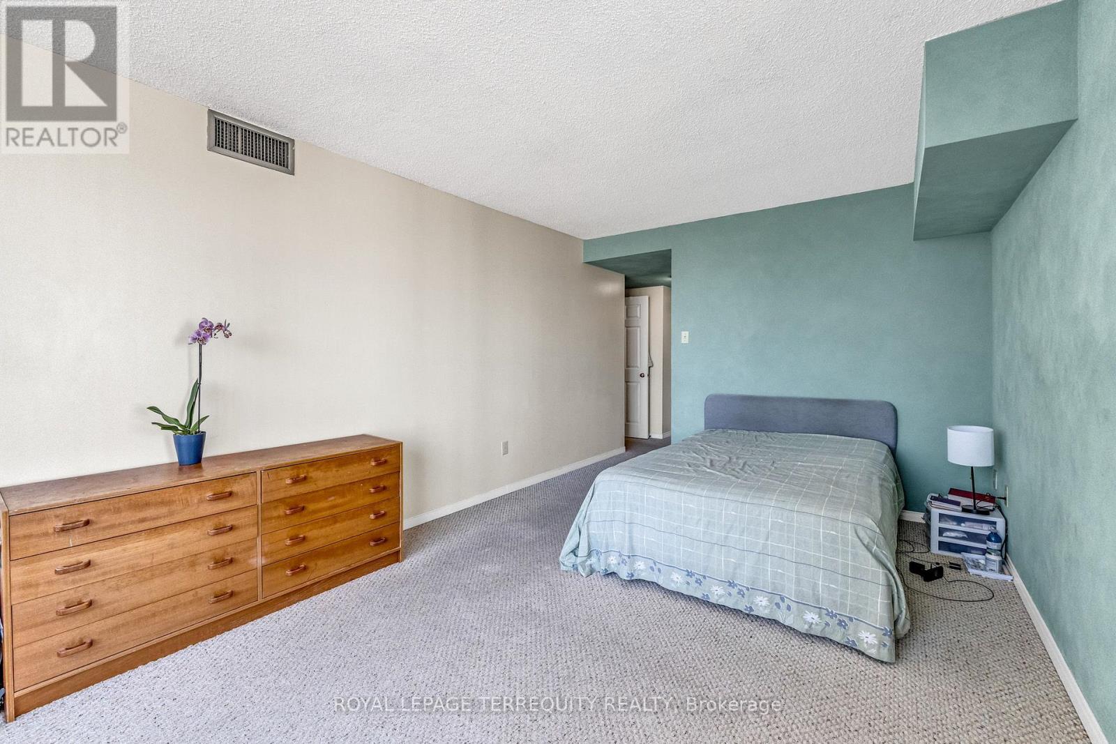 #1512 250 WEBB DRIVE - 34
