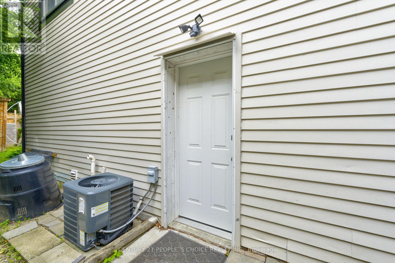 27 REYNIER DRIVE - 40