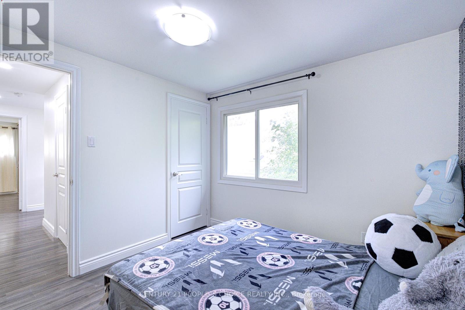 27 REYNIER DRIVE - 33