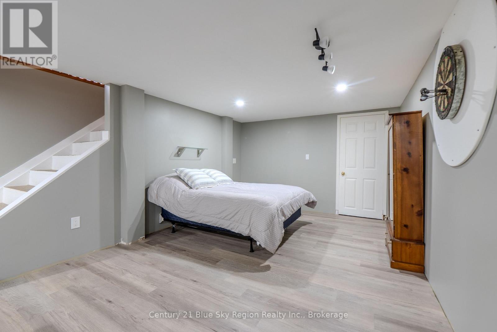 144 COLLINS DRIVE - 29
