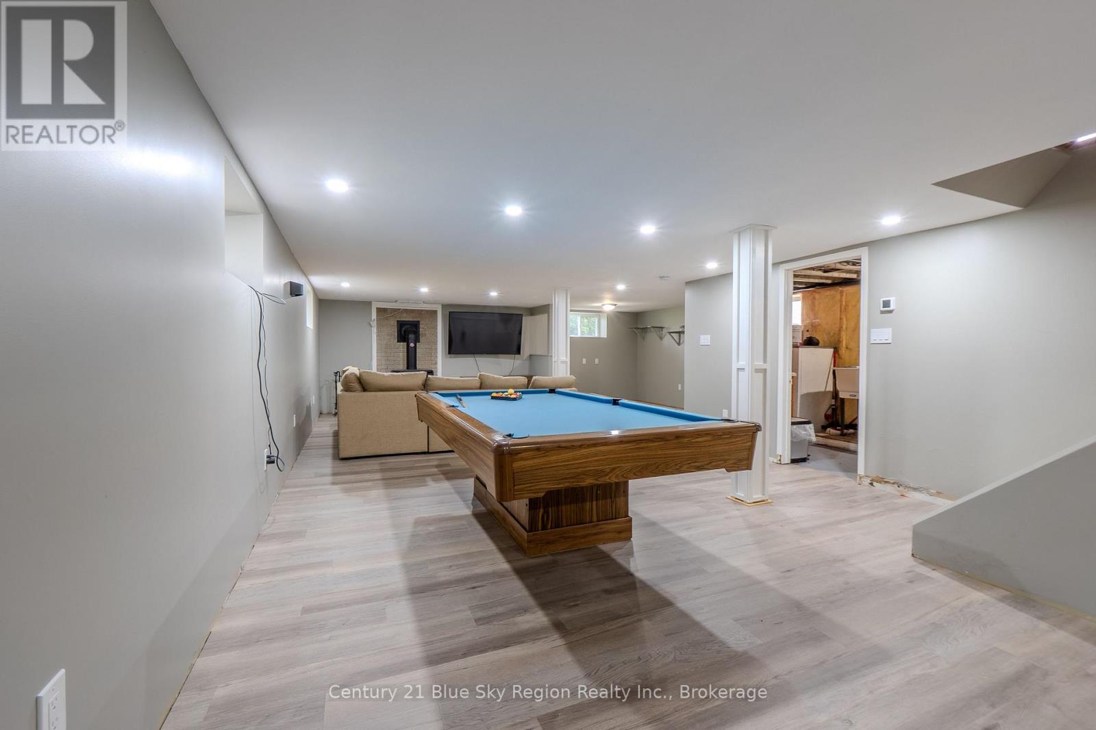 144 COLLINS DRIVE - 31