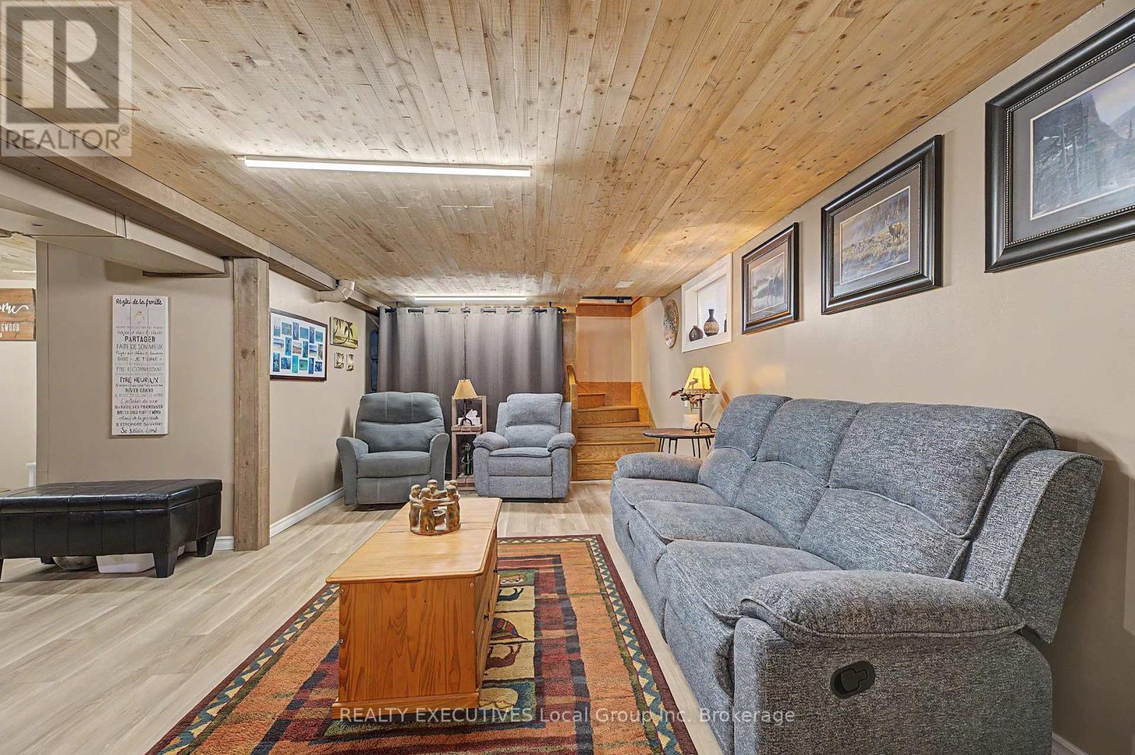 647 DERLAND ROAD - Image 21