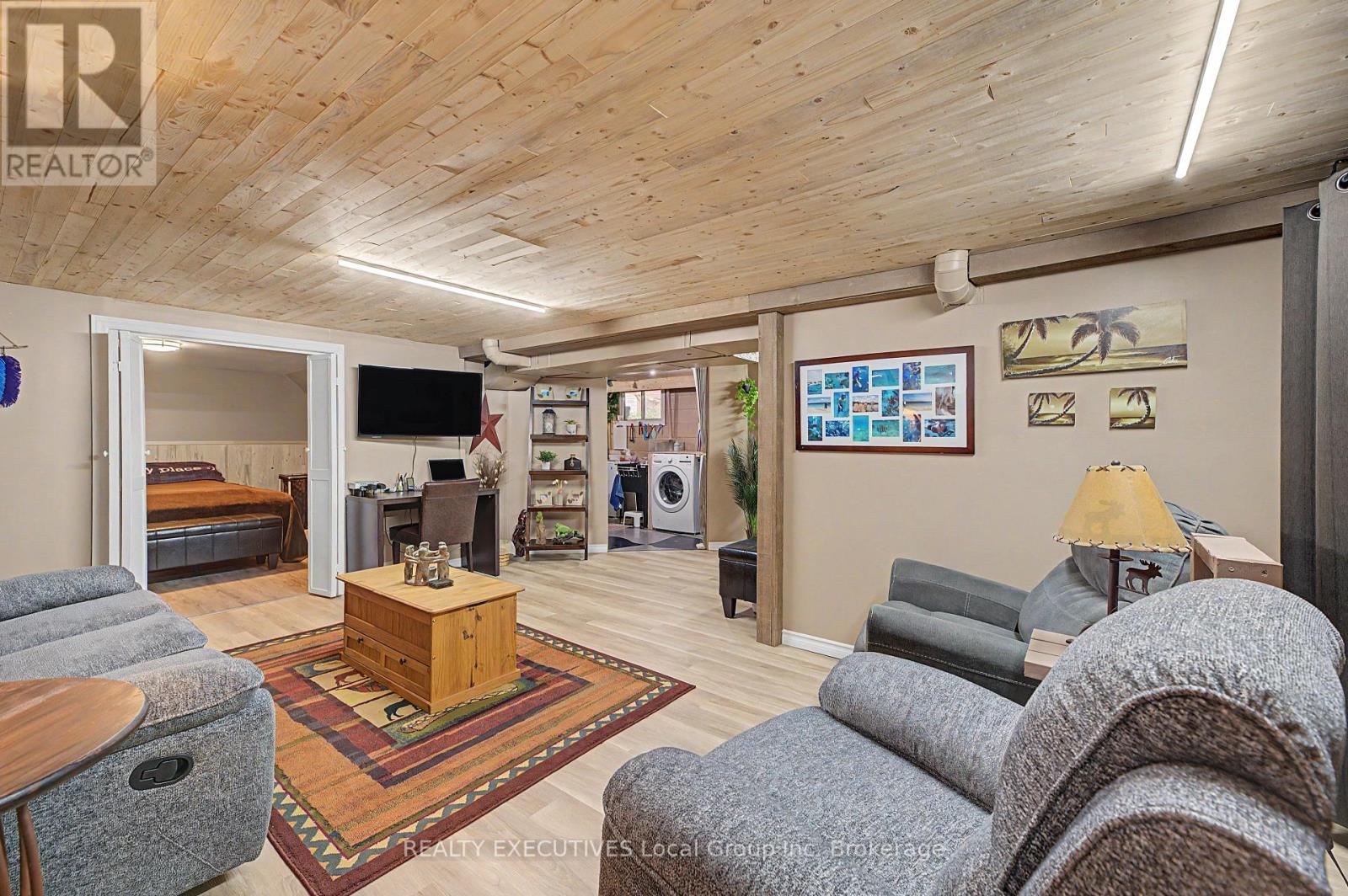 647 DERLAND ROAD - Image 22