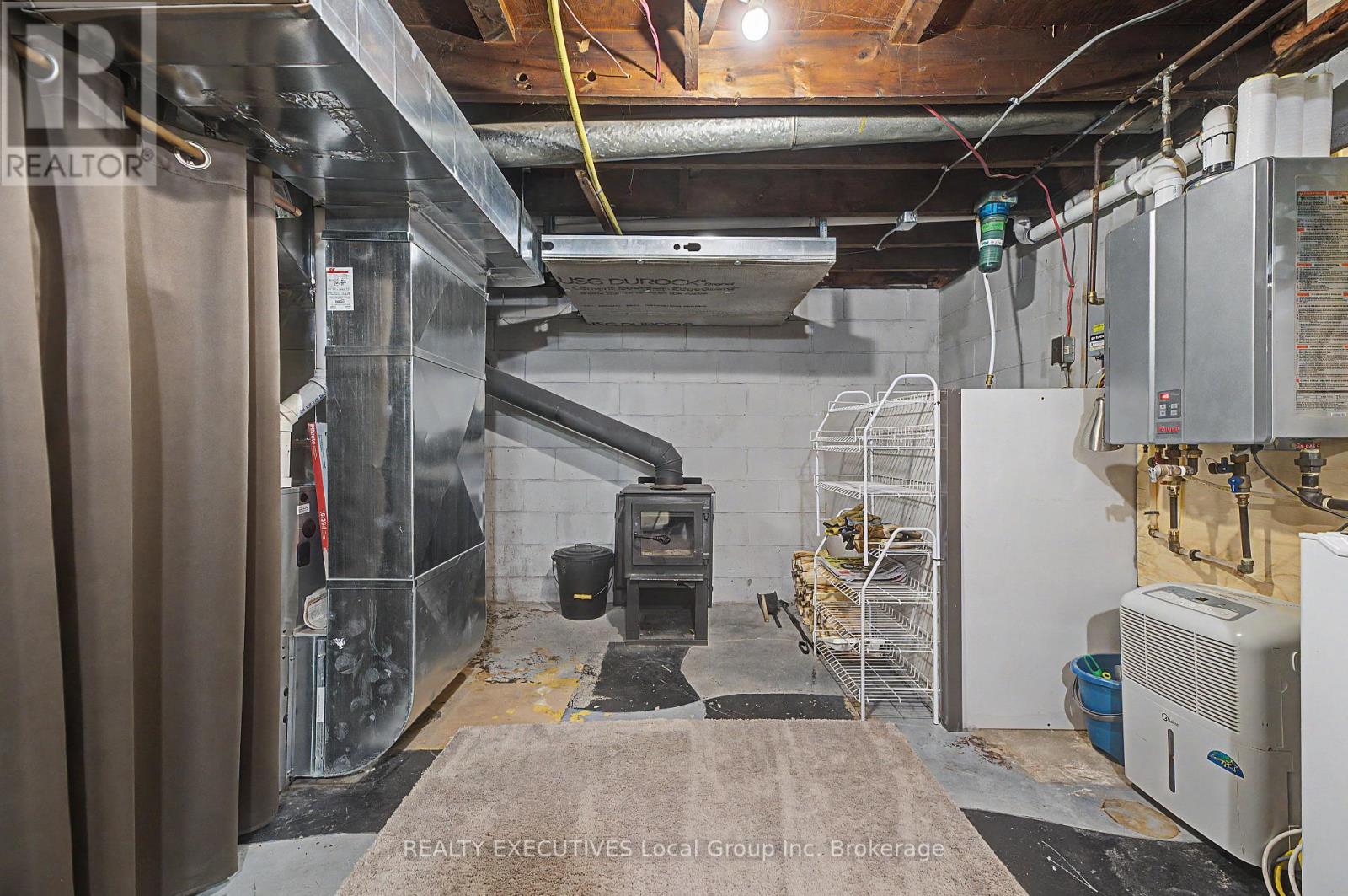 647 DERLAND ROAD - Image 27