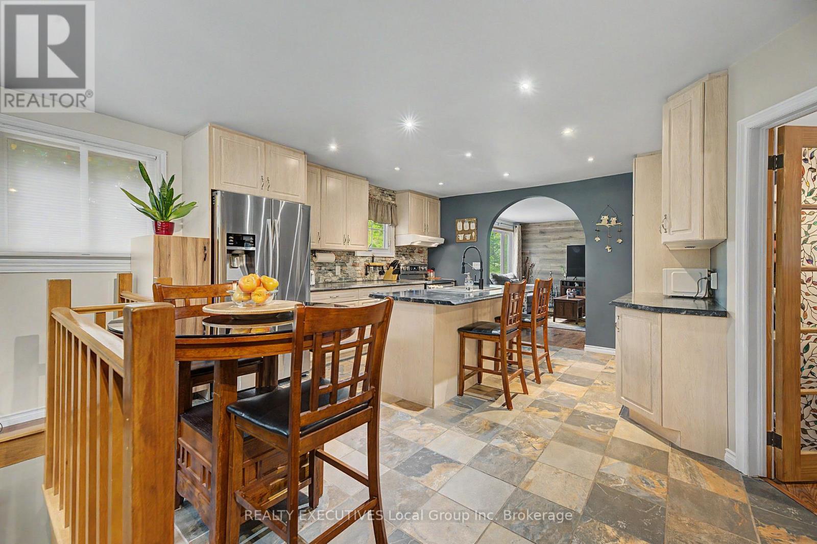 647 DERLAND ROAD - Image 4