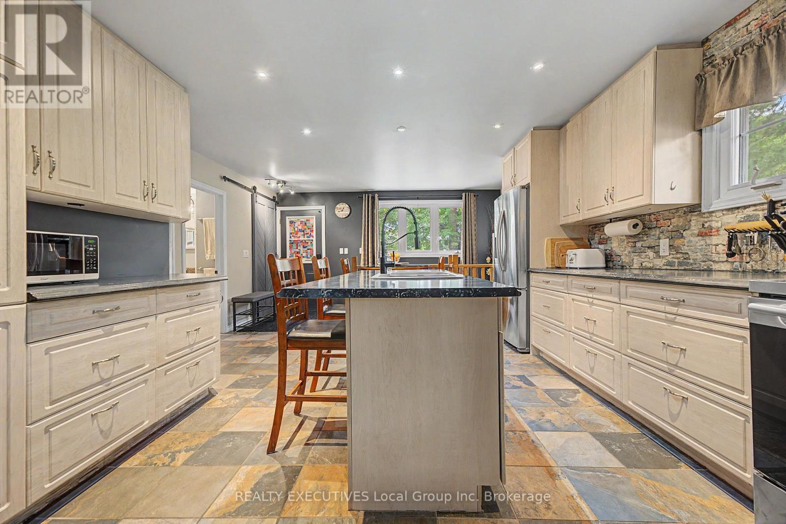 647 DERLAND ROAD - Image 8